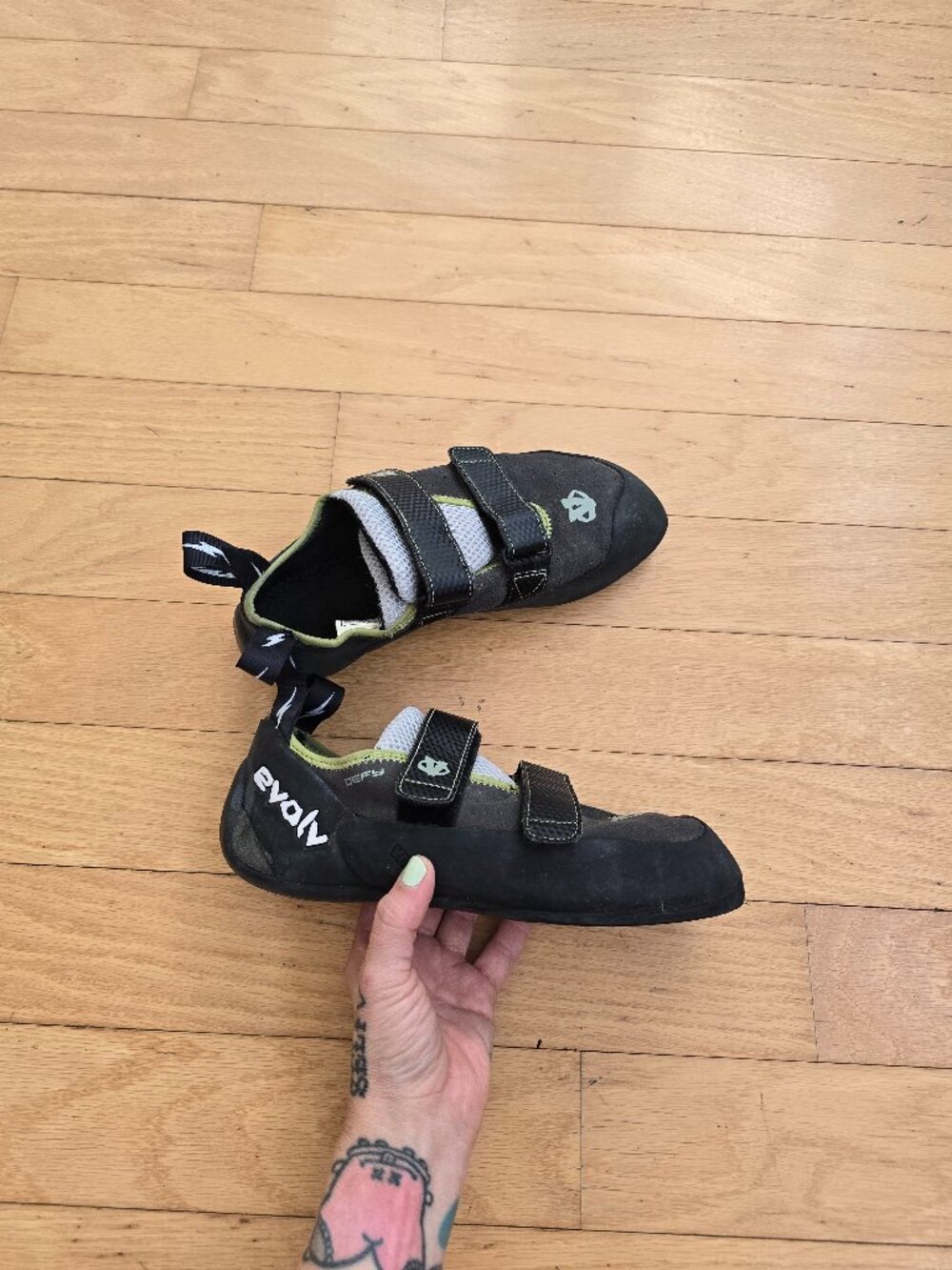 Evolv | Defy black gray sporty rock climbing shoes | MENS 10